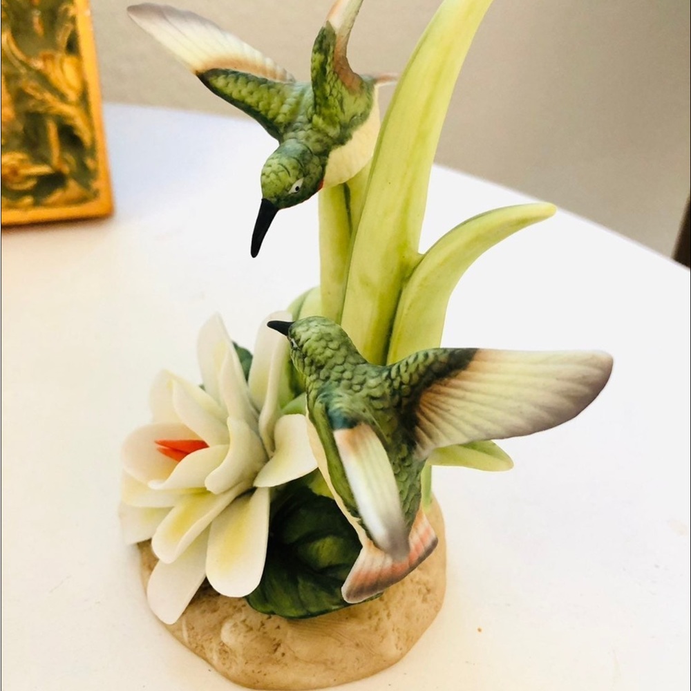 Vintage hummingbird figurine by Lefton